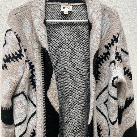 LAST ONE! Aztec Cozy Sweater Cardigan - Picture 4 of 6